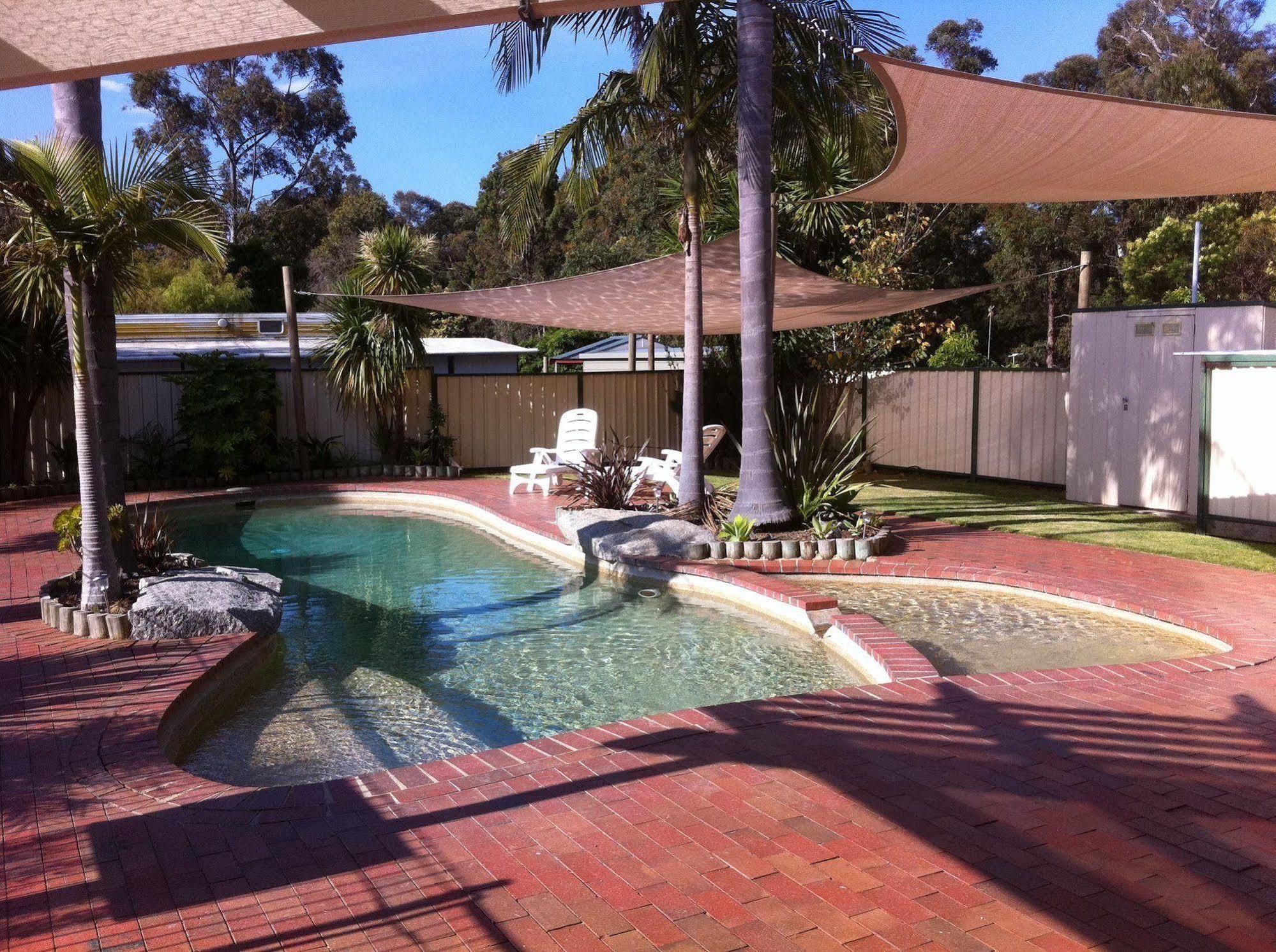 Mallacoota'S Shady Gully Caravan Park Bagian luar foto